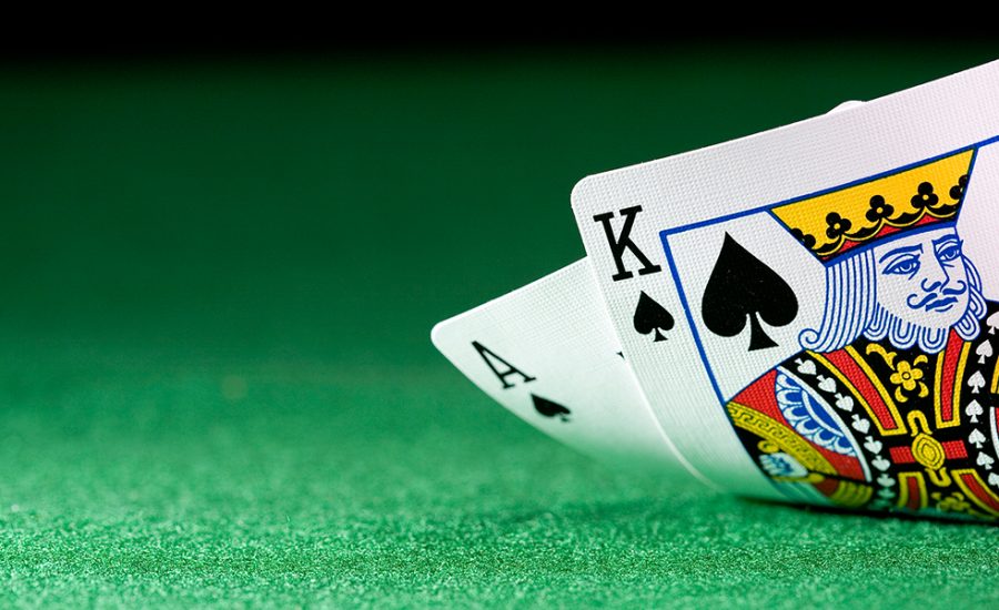 Playing Poker Online- The Advantages People Can Have