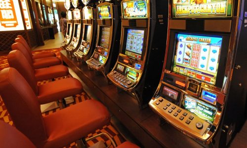Web slots vs table games- which one should you choose?